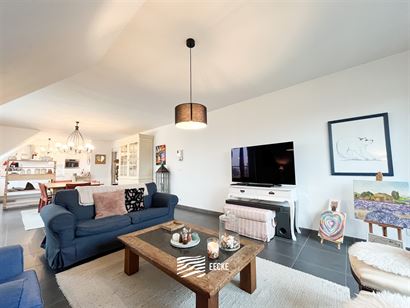 Van Gucht 0301 - Modern en instapklaar hoekappartement - Ondergrondse parkeerplaats en kelder inbegrepen - Inkom met gastentoilet - Lichtrijke leefrui...