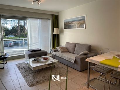 TE HUUR OP JAARBASIS - Zonnekant met terras - Open zicht op villawijk - woonkamer met open keuken - badkamer met douche - 1 slaapkamer met 1x2 bed - 1...