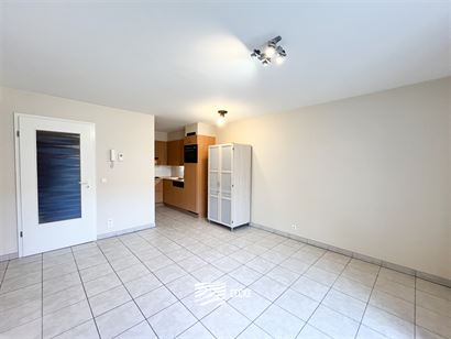 Res. Apollo II F2.04.10 - Gezellig appartement met slaapkamer - Zonnig gelegen op de vierde verdieping - Inkomhal met ingemaakte kasten - Berging - Ap...