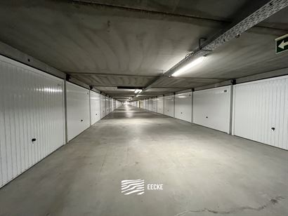 Franslaan garage 1100 - Gesloten garagebox in de Franslaan - Centraal gelegen op niveau -1 van het garagecomplex - Personenlift aanwezig - Volle eigen...