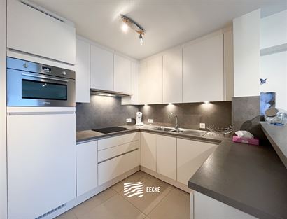 Res. Seaflower 0504 - Drie kamer appartement met frontaal zeezicht - Gelegen op de vijfde verdieping - Inkomhal met gastentoilet - Brede leefruimte (5...