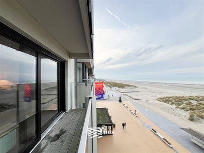 Res. Seaflower 0504 - Drie kamer appartement met frontaal zeezicht - Gelegen op de vijfde verdieping - Inkomhal met gastentoilet - Brede leefruimte (5...