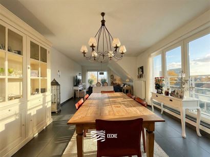 Van Gucht 0301 - Modern en instapklaar hoekappartement - Ondergrondse parkeerplaats en kelder inbegrepen - Inkom met gastentoilet - Lichtrijke leefrui...