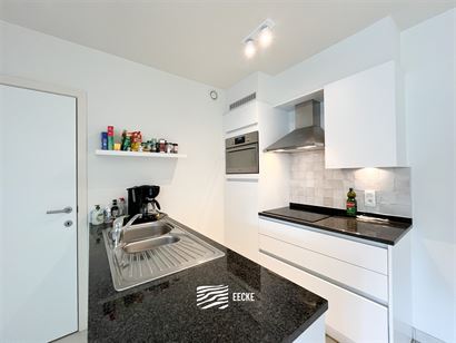 Villa Capricia 0103 - Instapklaar zonnig appartement met twee slaapkamers - Gelegen op de eerste verdieping uitgevend op de Albert I laan - Inkomhal m...