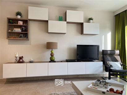 TE HUUR OP JAARBASIS - Zonnekant met terras - Open zicht op villawijk - woonkamer met open keuken - badkamer met douche - 1 slaapkamer met 1x2 bed - 1...