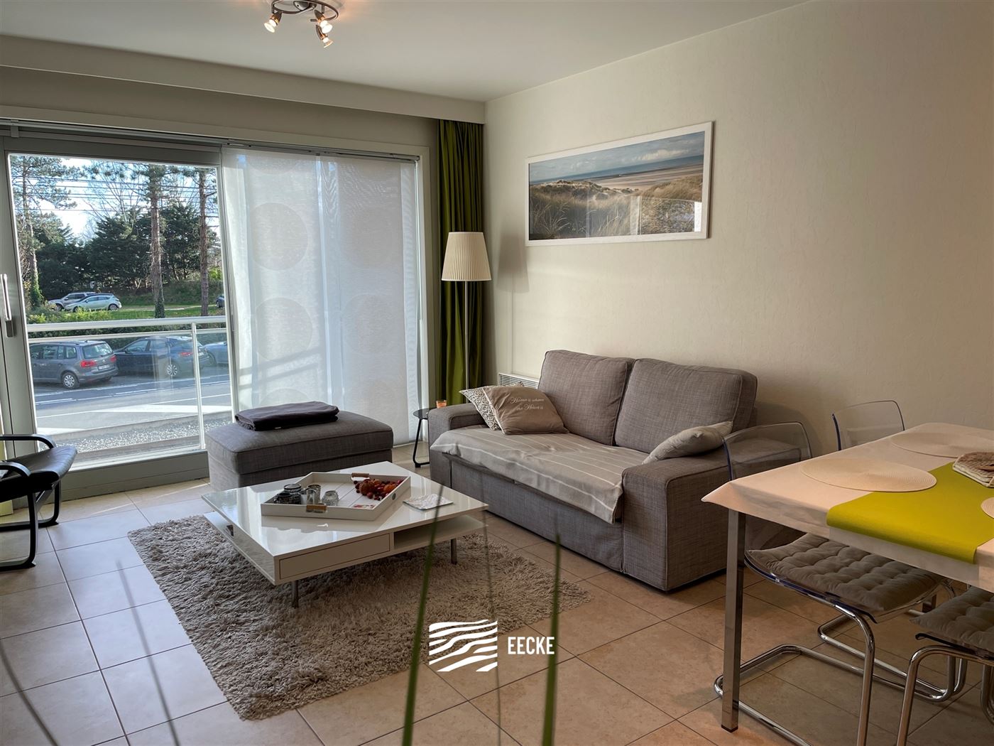 TE HUUR OP JAARBASIS - Zonnekant met terras - Open zicht op villawijk - woonkamer met open keuken - badkamer met douche - 1 slaapkamer met 1x2 bed - 1...