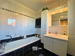TE HUUR OP JAARBASIS  - Ruim gemeubeld of ongemeubeld appartement - gelegen tussen Nieuwpoort Bad en Nieuwpoort Stad - woonkamer met  ingerichte keuke...
