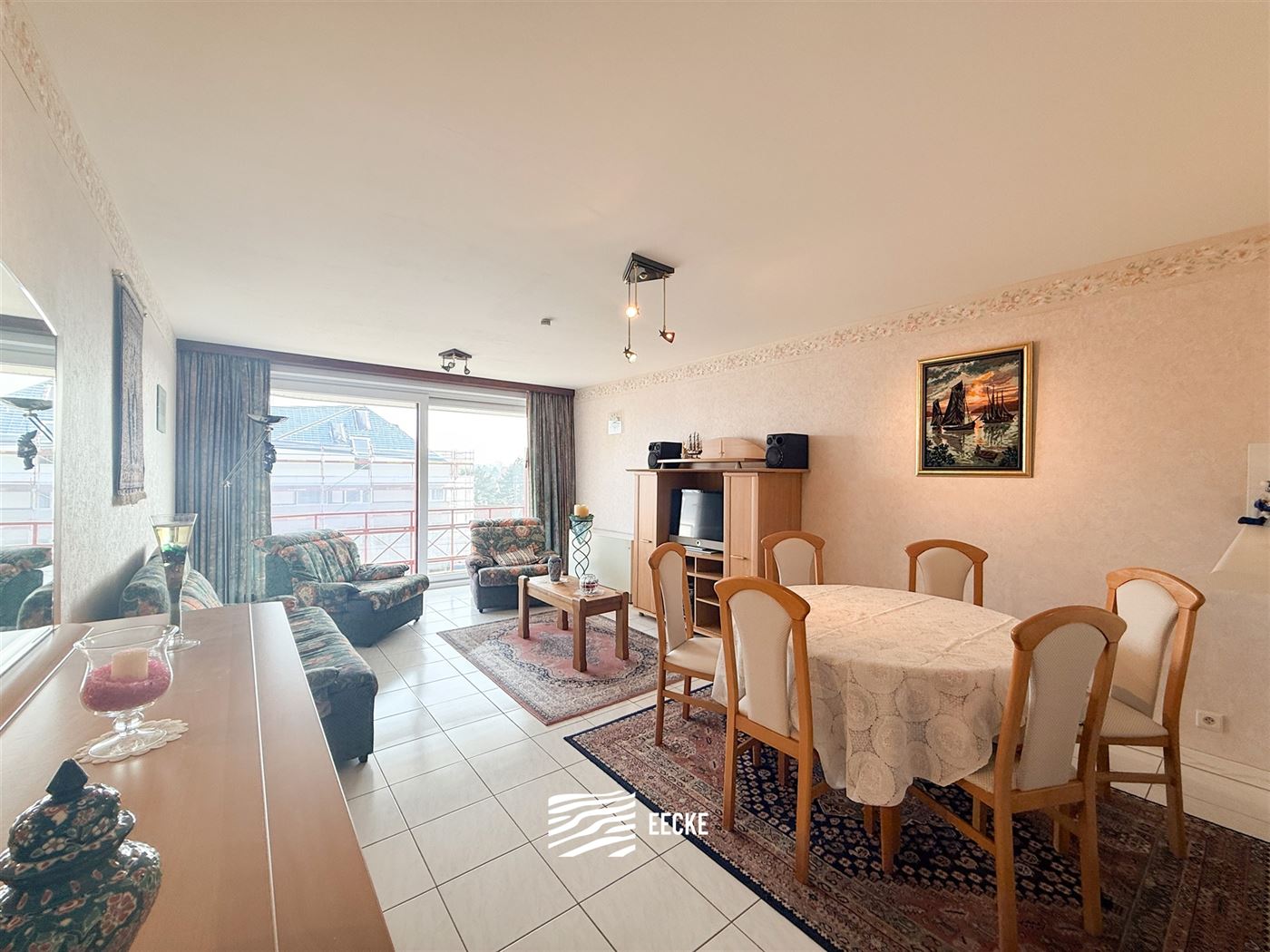 Panorama D1 F0202 - Zonnig appartement met twee slaapkamers - Gelegen op de tweede verdieping, uitgevend op de Elisalaan - Inkomhal met gastentoilet -...