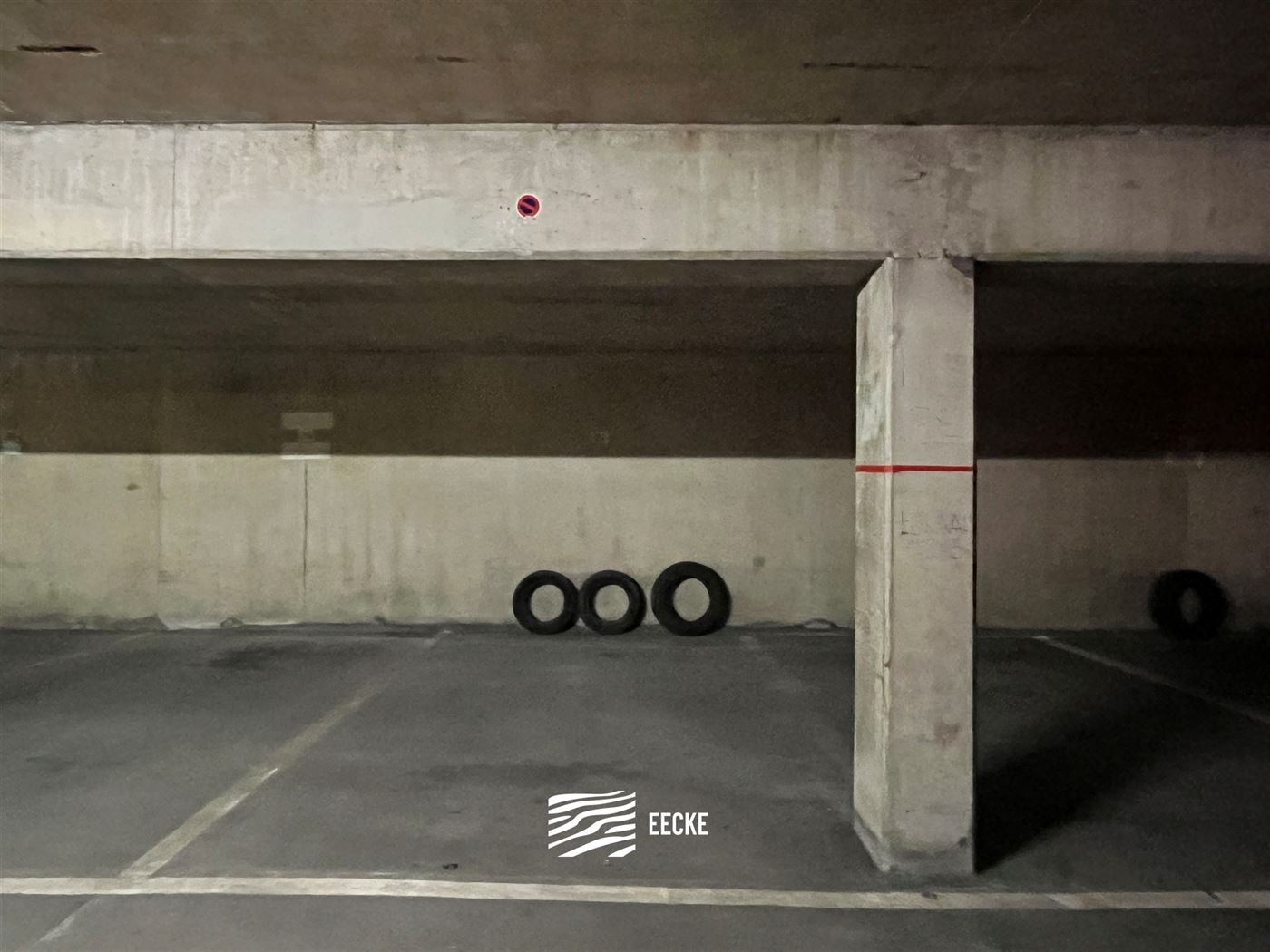 Parking couvert dans la résidence Santhooft
Situé au niveau -2 - Pleine propriété
Entrée sur la rue Hainault
...