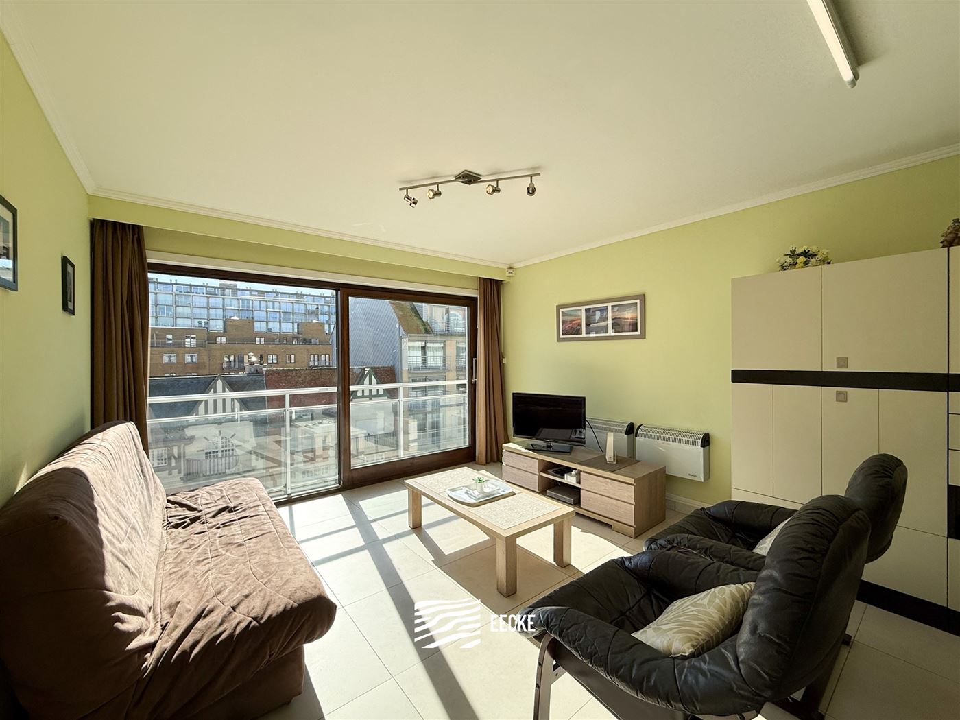 Rers. Mermaid I 0402 - Zonnig appartement met slaapkamer - Centraal gelegen in de winkelstraat op de vierde verdieping - Inkom - Apart toilet - Badkam...