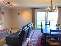 TE HUUR OP JAARBASIS  - Ruim gemeubeld of ongemeubeld appartement - gelegen tussen Nieuwpoort Bad en Nieuwpoort Stad - woonkamer met  ingerichte keuke...