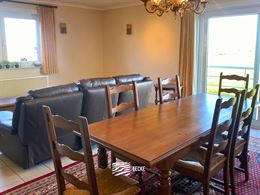 TE HUUR OP JAARBASIS  - Ruim gemeubeld of ongemeubeld appartement - gelegen tussen Nieuwpoort Bad en Nieuwpoort Stad - woonkamer met  ingerichte keuke...