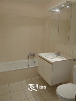 TE HUUR OP JAARBASIS - ongemeubeld appartement met zijdelings zeezicht - ingerichte open keuken - ingerichte badkamer met ligbad - 1  slaapkamer - ber...