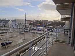 TE HUUR OP JAARBASIS - ongemeubeld appartement met zijdelings zeezicht - ingerichte open keuken - ingerichte badkamer met ligbad - 1  slaapkamer - ber...