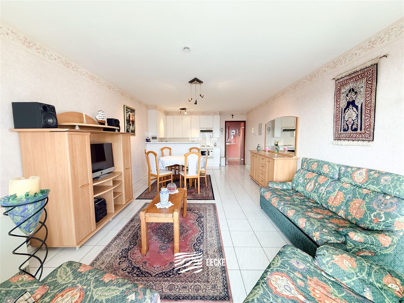 Panorama D1 F0202 - Zonnig appartement met twee slaapkamers - Gelegen op de tweede verdieping, uitgevend op de Elisalaan - Inkomhal met gastentoilet -...