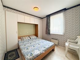 Panorama D1 F0202 - Zonnig appartement met twee slaapkamers - Gelegen op de tweede verdieping, uitgevend op de Elisalaan - Inkomhal met gastentoilet -...