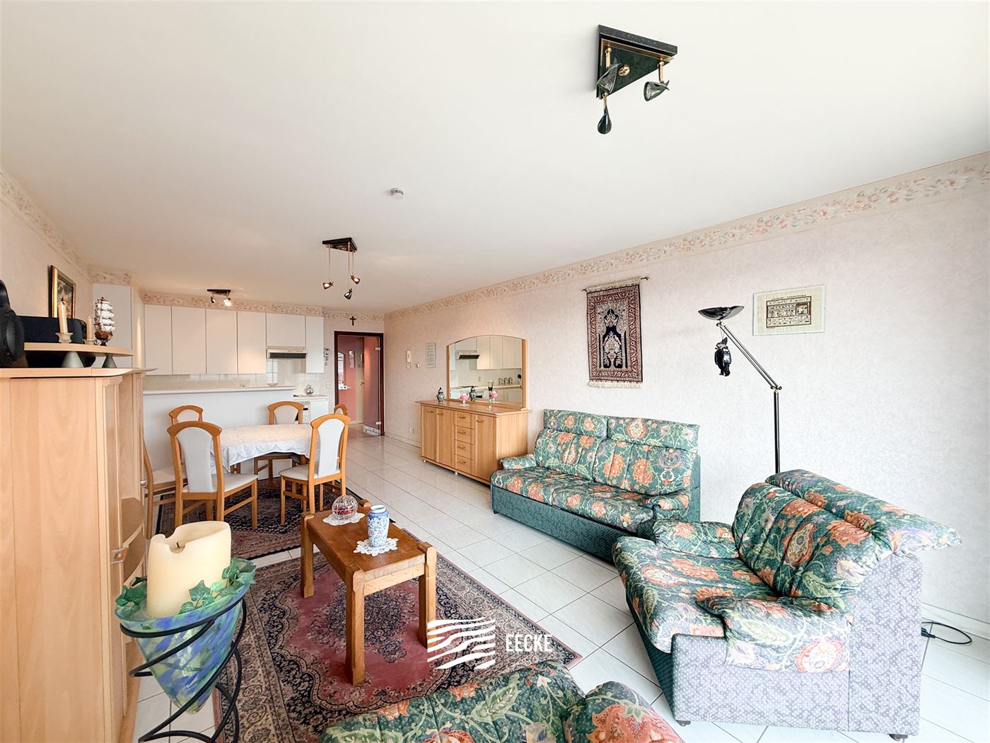 Panorama D1 F0202 - Zonnig appartement met twee slaapkamers - Gelegen op de tweede verdieping, uitgevend op de Elisalaan - Inkomhal met gastentoilet -...