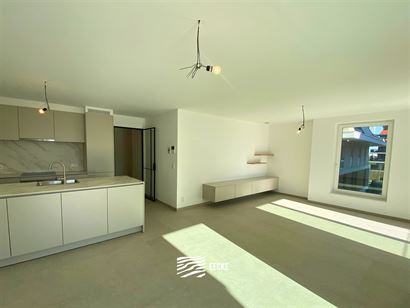 TE HUUR OP JAARBASIS - Ongemeubeld appartement in nieuwe residentie - ruim terras met zicht op het zwembad - appartement is volledig geschilderd en in...