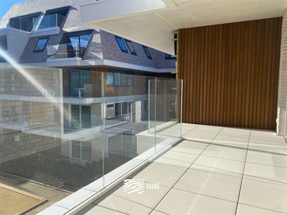 TE HUUR OP JAARBASIS - Ongemeubeld appartement in nieuwe residentie - ruim terras met zicht op het zwembad - appartement is volledig geschilderd en in...