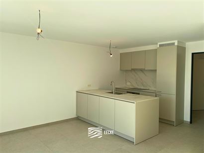 TE HUUR OP JAARBASIS - Ongemeubeld appartement in nieuwe residentie - ruim terras met zicht op het zwembad - appartement is volledig geschilderd en in...