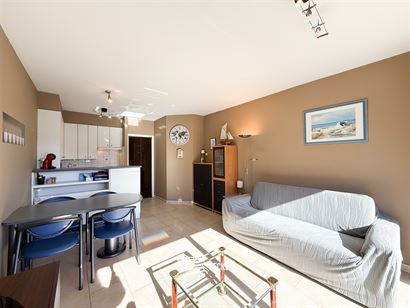 Res. Casino D1 0305 - Appartement ensoleillé avec chambre et coin nuit - Situation centrale dans la rue commerçante, au troisième étage - Hall d'e...