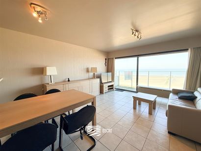 Seaflower 0702 - Studio spacieux avec coin nuit séparé et vue frontale sur la mer - Situé au septième étage - Hall d'entrée avec vestiaire - Sal...