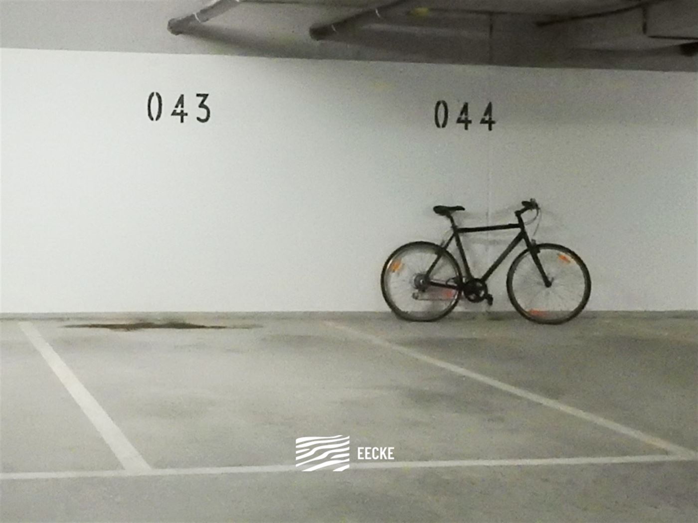 TE HUUR OP JAARBASIS - gemeubeld appartement op vakantiedomein Karthuizer met uniek zicht op natuurgebied - living met zijdelings zeezicht - ingericht...