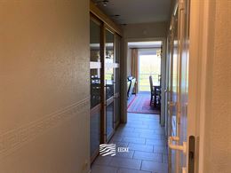 TE HUUR OP JAARBASIS  - Ruim gemeubeld of ongemeubeld appartement - gelegen tussen Nieuwpoort Bad en Nieuwpoort Stad - woonkamer met  ingerichte keuke...