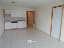 TE HUUR OP JAARBASIS - ongemeubeld appartement met zijdelings zeezicht - ingerichte open keuken - ingerichte badkamer met ligbad - 1  slaapkamer - ber...