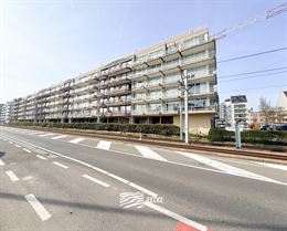 Panorama D1 F0202 - Zonnig appartement met twee slaapkamers - Gelegen op de tweede verdieping, uitgevend op de Elisalaan - Inkomhal met gastentoilet -...