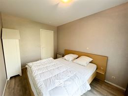 TE HUUR OP JAARBASIS - Gezellig appartement met ruime slaapkamer - zonnig terras met zicht op de gouden schildpad - living met open keuken - inkomhal ...