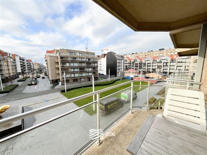 À LOUER SUR UNE BASE ANNUELLE - Appartement confortable avec chambre à coucher spacieuse - terrasse ensoleillée avec vue sur la tortue d'or - salle...