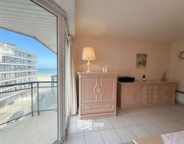 Res. Orchidee 0402 - Zonnig appartement met zeezicht van op de vierde verdieping - Gelegen in een zijstraat van de Zeedijk van Koksijde - Inkom - Lich...