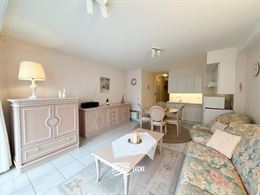 Res. Orchidee 0402 - Zonnig appartement met zeezicht van op de vierde verdieping - Gelegen in een zijstraat van de Zeedijk van Koksijde - Inkom - Lich...