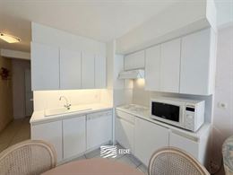 Res. Orchidee 0402 - Zonnig appartement met zeezicht van op de vierde verdieping - Gelegen in een zijstraat van de Zeedijk van Koksijde - Inkom - Lich...