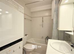 Res. Orchidee 0402 - Zonnig appartement met zeezicht van op de vierde verdieping - Gelegen in een zijstraat van de Zeedijk van Koksijde - Inkom - Lich...