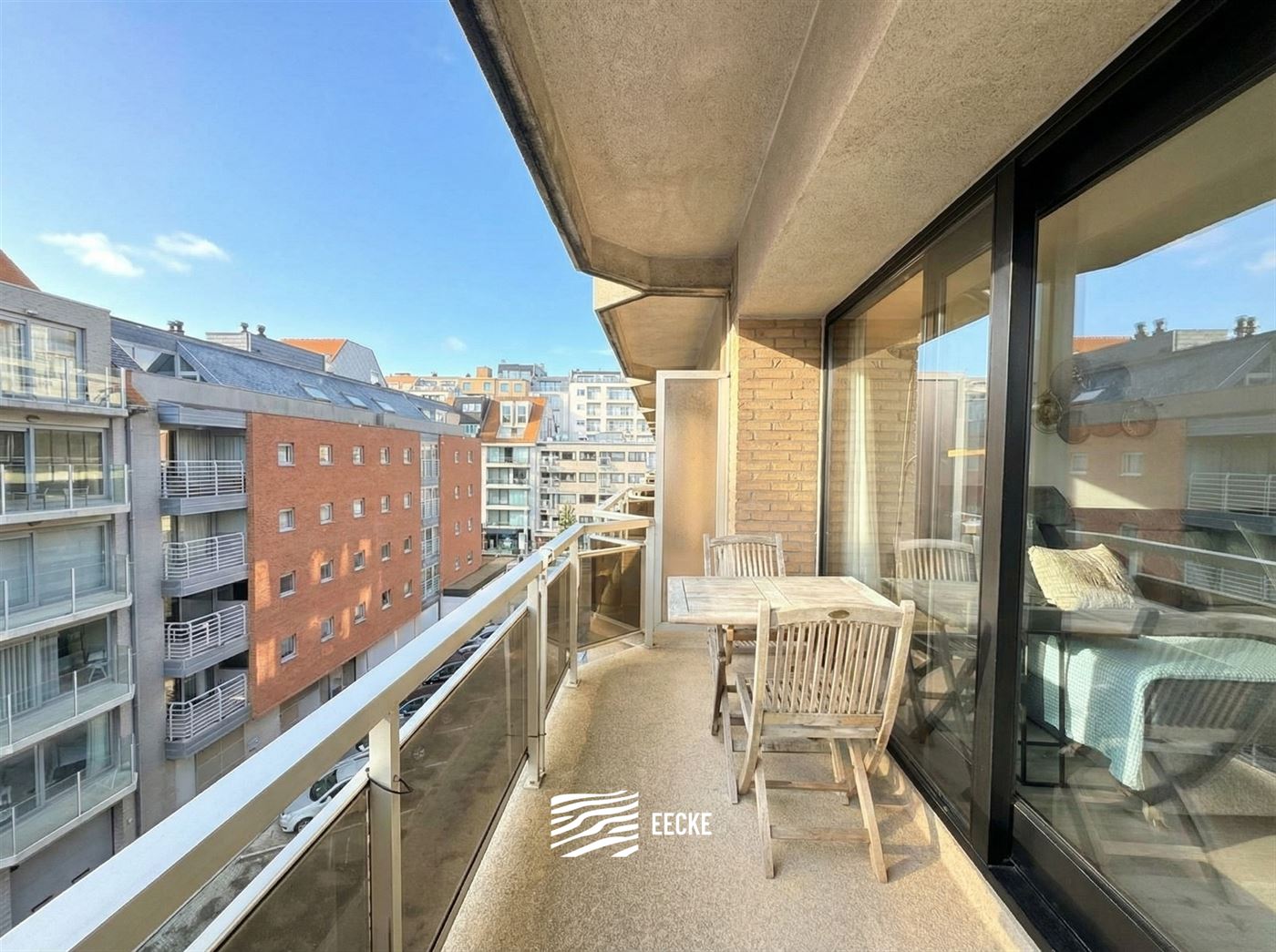 De Warande V 0405 - Twee slaapkamer appartement in de zijstraat van de winkelstraat - Recent gerenoveerd - Inkom met gastentoilet - Ruime leefruimte -...