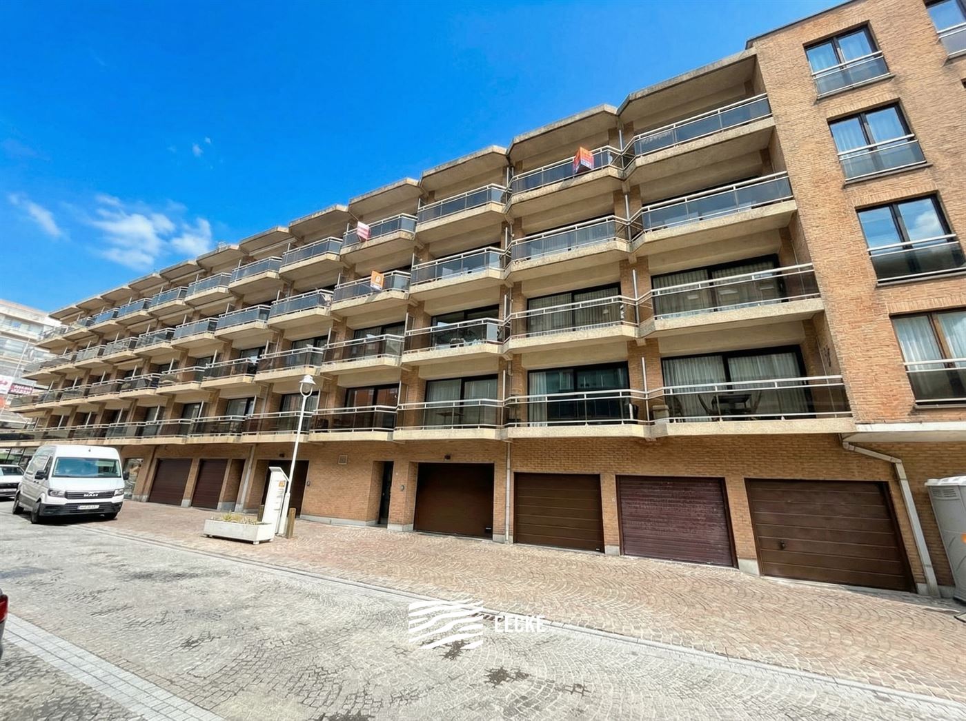 De Warande V 0405 - Twee slaapkamer appartement in de zijstraat van de winkelstraat - Recent gerenoveerd - Inkom met gastentoilet - Ruime leefruimte -...