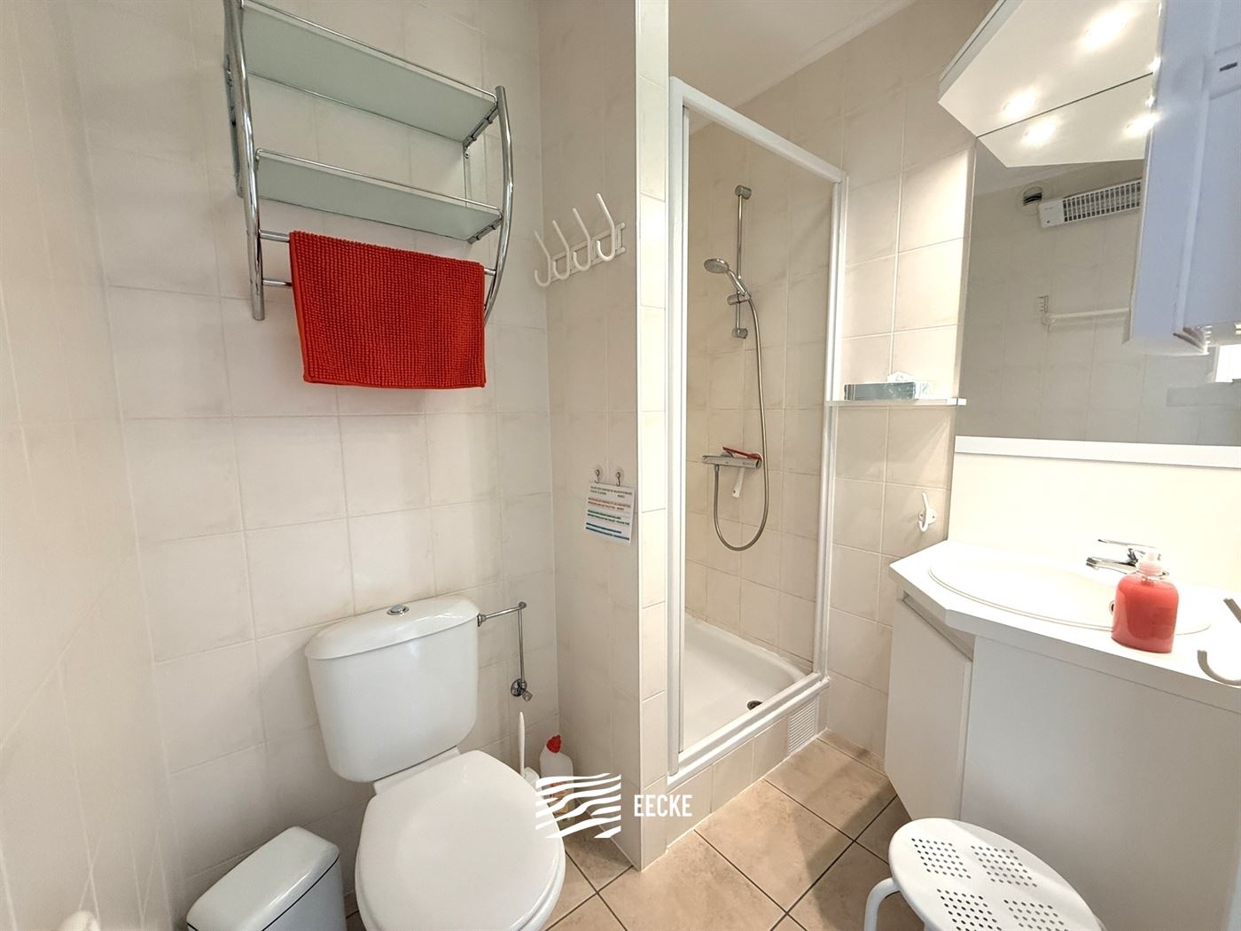 Gaudi 0603 - Gezellig appartement met zijdelings zeezicht - Gelegen op de zesde verdieping - Inkomhal met berging - Badkamer voorzien van toilet, douc...
