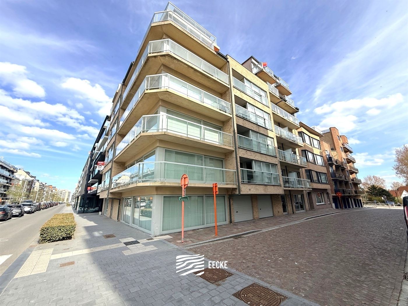 Gaudi 0603 - Gezellig appartement met zijdelings zeezicht - Gelegen op de zesde verdieping - Inkomhal met berging - Badkamer voorzien van toilet, douc...
