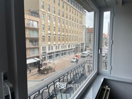 ONGEMEUBELD APPARTEMENT TE HUUR OP JAARBASIS - Centraal gelegen in de winkelstraat - Woonkamer met open keuken - Badkamer met ligbad - 2 slaapkamers w...