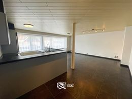 ONGEMEUBELD APPARTEMENT TE HUUR OP JAARBASIS - Centraal gelegen in de winkelstraat - Woonkamer met open keuken - Badkamer met ligbad - 2 slaapkamers w...