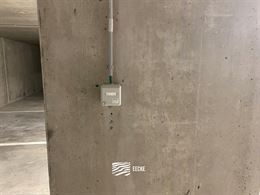 TE HUUR OP JAARBASIS - Ongemeubeld appartement in nieuwe residentie - middelgroot terras - woonkamer met open keuken - 2 slaapkamers met ingebouwde ka...