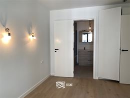 TE HUUR OP JAARBASIS - Ongemeubeld appartement in nieuwe residentie - middelgroot terras - woonkamer met open keuken - 2 slaapkamers met ingebouwde ka...