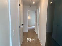 TE HUUR OP JAARBASIS - Ongemeubeld appartement in nieuwe residentie - middelgroot terras - woonkamer met open keuken - 2 slaapkamers met ingebouwde ka...