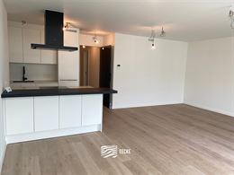 TE HUUR OP JAARBASIS - Ongemeubeld appartement in nieuwe residentie - middelgroot terras - woonkamer met open keuken - 2 slaapkamers met ingebouwde ka...