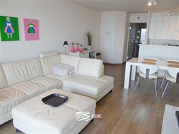 TE HUUR OP JAARBASIS - modern appartement op 6de verdieping met frontaal zeezicht - ingerichte keuken met vaatwas, frigo, microgolfoven en oven - slaa...