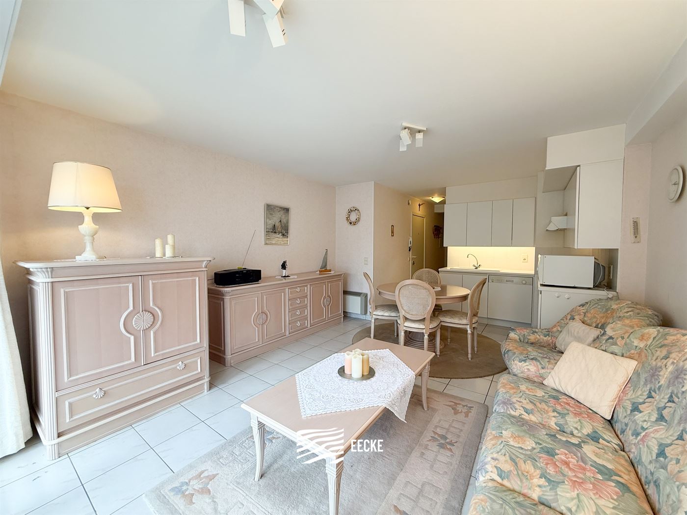 Res. Orchidee 0402 - Zonnig appartement met zeezicht van op de vierde verdieping - Gelegen in een zijstraat van de Zeedijk van Koksijde - Inkom - Lich...