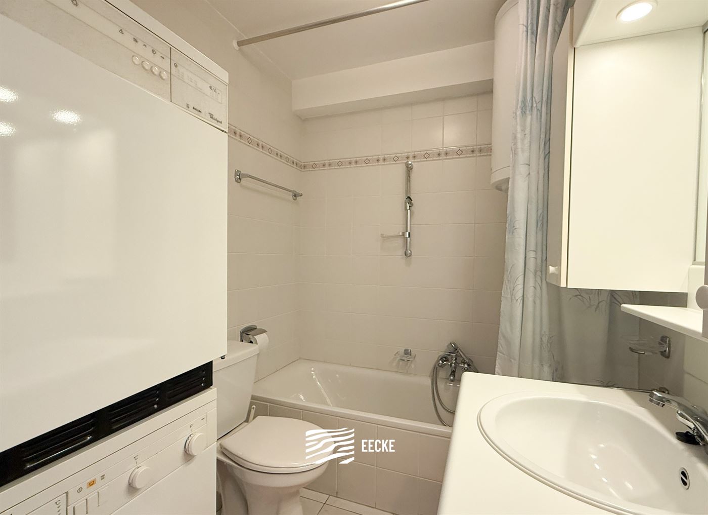 Res. Orchidee 0402 - Zonnig appartement met zeezicht van op de vierde verdieping - Gelegen in een zijstraat van de Zeedijk van Koksijde - Inkom - Lich...