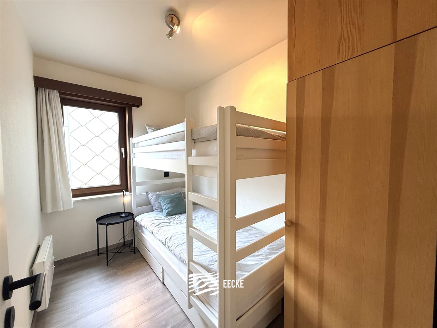 De Warande V 0405 - Twee slaapkamer appartement in de zijstraat van de winkelstraat - Recent gerenoveerd - Inkom met gastentoilet - Ruime leefruimte -...